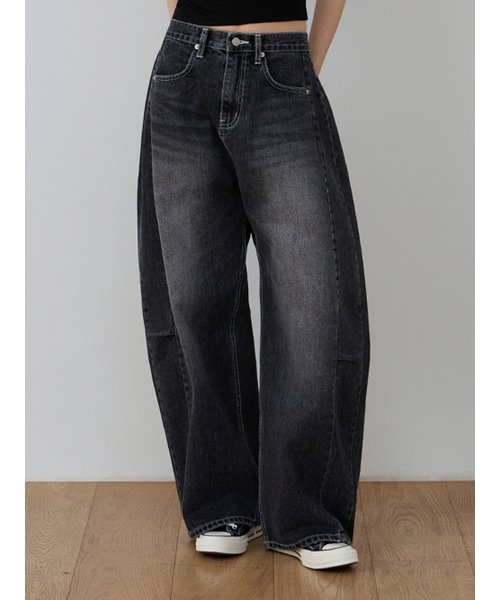 CCOMA(コンマ)の「CMJ05 カーブドダートバルーンブラックデニムパンツ(デニムパンツ・レディース・その他・SMALL/MEDIUM/LARGE)」の1枚目の写真