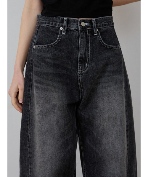 CCOMA(コンマ)の「CMJ05 カーブドダートバルーンブラックデニムパンツ(デニムパンツ・レディース・その他・SMALL/MEDIUM/LARGE)」の4枚目の写真