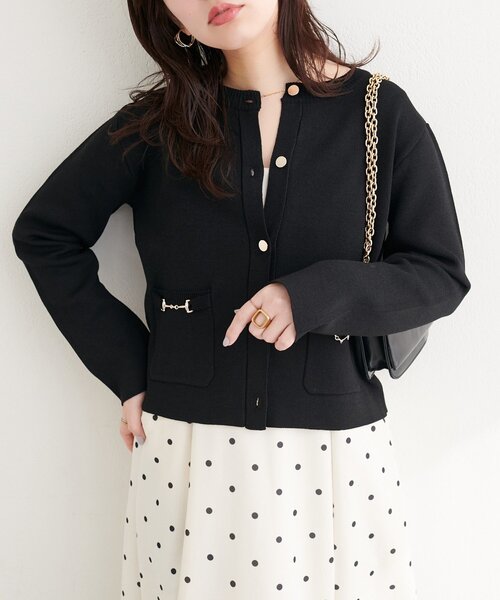 natural couture（ナチュラルクチュール）の「ビットポケットニットジャケット（ノーカラージャケット・レディース・オフホワイト/ベージュ/ブラック/サックスブルー・FREE）」の2枚目の写真