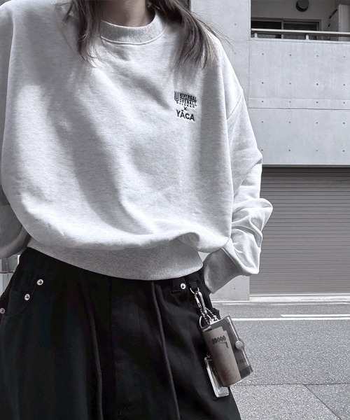 UNIVERSAL OVERALL（ユニバーサルオーバーオール）の「[別注]UNIVERSAL OVERALL×YACA Collaboration Sweat【unisex item】（スウェット・レディース・ブラック/アッシュグレー・1/2）」の6枚目の写真