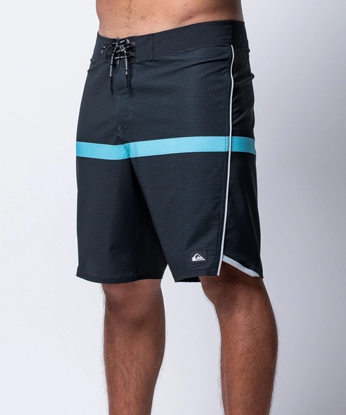 Quiksilver(クイックシルバー)の「QUIKSILVER メンズ HIGHLINE PRINTED 20 ボードショーツ フィットタイ 20インチ インナーショーツなしタイプ 撥水加工 速乾・撥水加工 【2026年春夏モデル】(水着・メンズ・ブラック系その他/ブラック系その他2/ブルー系その他・32inch/30inch/28inch)」の18枚目の写真