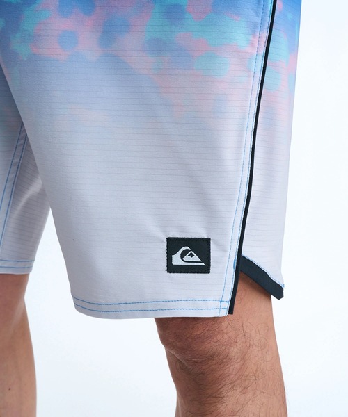 Quiksilver(クイックシルバー)の「QUIKSILVER メンズ HIGHLINE PRINTED 20 ボードショーツ フィットタイ 20インチ インナーショーツなしタイプ 撥水加工 速乾・撥水加工 【2026年春夏モデル】(水着・メンズ・ブラック系その他/ブラック系その他2/ブルー系その他・32inch/30inch/28inch)」の5枚目の写真