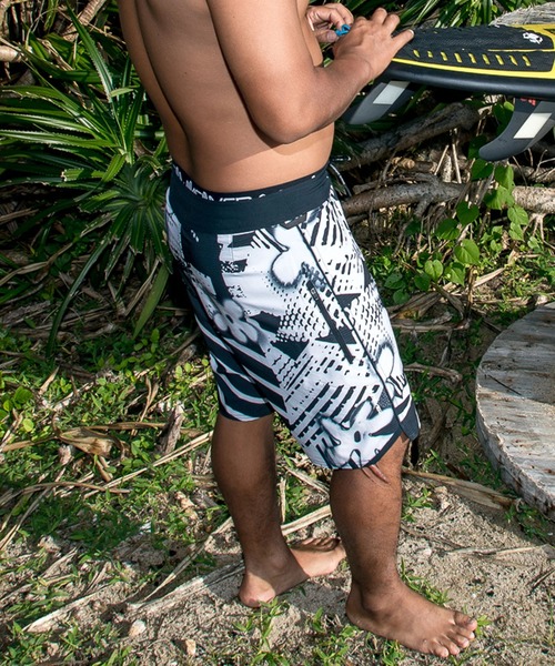 Quiksilver(クイックシルバー)の「QUIKSILVER メンズ HIGHLINE PRINTED 20 ボードショーツ フィットタイ 20インチ インナーショーツなしタイプ 撥水加工 速乾・撥水加工 【2026年春夏モデル】(水着・メンズ・ブラック系その他/ブラック系その他2/ブルー系その他・32inch/30inch/28inch)」の20枚目の写真