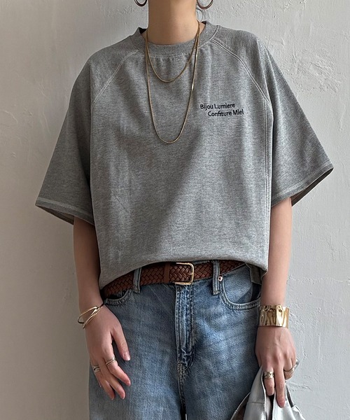 LBC(エルビーシー)の「ミニ裏毛切り替え刺繍5分袖プルオーバー(Tシャツ/カットソー・レディース・ベージュ/チャコール/杢グレー/ホワイト・M)」の1枚目の写真