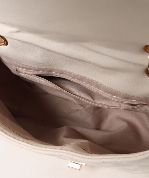 flower（フラワー）の「プレザーチェーンバッグ（ショルダーバッグ・レディース・アイボリー/ベージュ・FREE）」の5枚目の写真