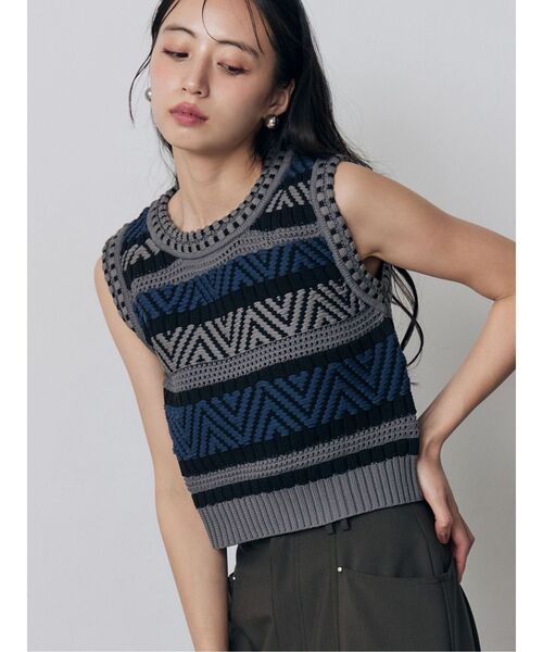 MURUA（ムルーア）の「トライバルクロシェニットタンク（ニット/セーター・レディース・グレー/オレンジ/ホワイト・FREE）」の2枚目の写真