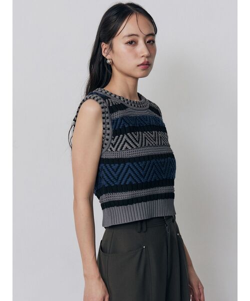 MURUA（ムルーア）の「トライバルクロシェニットタンク（ニット/セーター・レディース・グレー/オレンジ/ホワイト・FREE）」の5枚目の写真