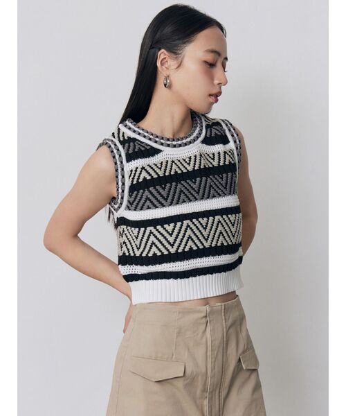 MURUA（ムルーア）の「トライバルクロシェニットタンク（ニット/セーター・レディース・グレー/オレンジ/ホワイト・FREE）」の12枚目の写真