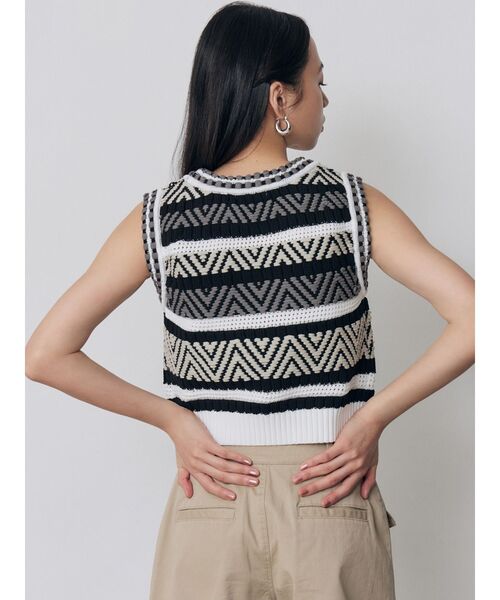 MURUA（ムルーア）の「トライバルクロシェニットタンク（ニット/セーター・レディース・グレー/オレンジ/ホワイト・FREE）」の13枚目の写真