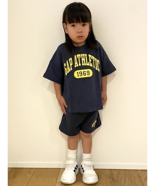 GAP（ギャップ）の「babyGap フレンチテリー 半袖 スウェットシャツ（スウェット・キッズ・ブラック/グリーン/イエロー/ネイビー・70cm/80ｃｍ/90cm/95cm/100cm/105cm/110cm）」の9枚目の写真