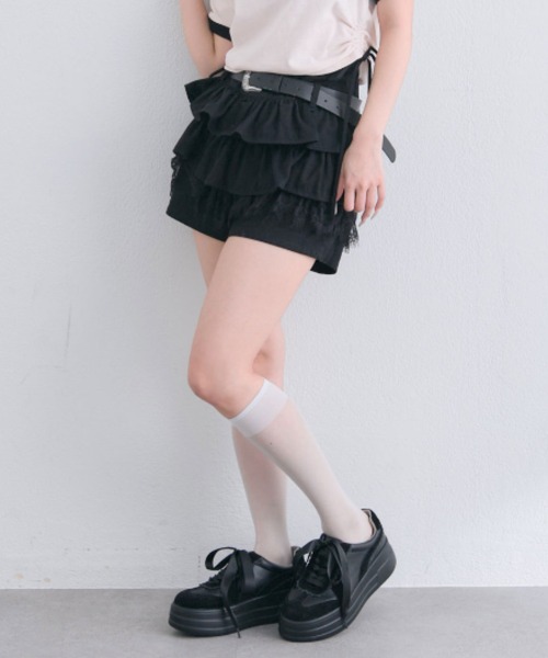 OLIVE des OLIVE(オリーブデオリーブ)の「合皮ベルト付きフリルショートパンツ(その他パンツ・レディース・ベージュ/ブラック/ワンウォッシュ・FREE)」の5枚目の写真