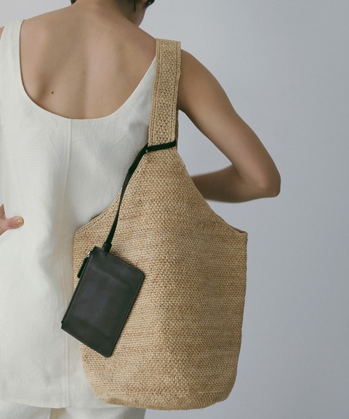 anuke(アンヌーク)の「Raffia Tote Bag(トートバッグ・レディース・ブラック/ナチュラル・FREE)」の2枚目の写真