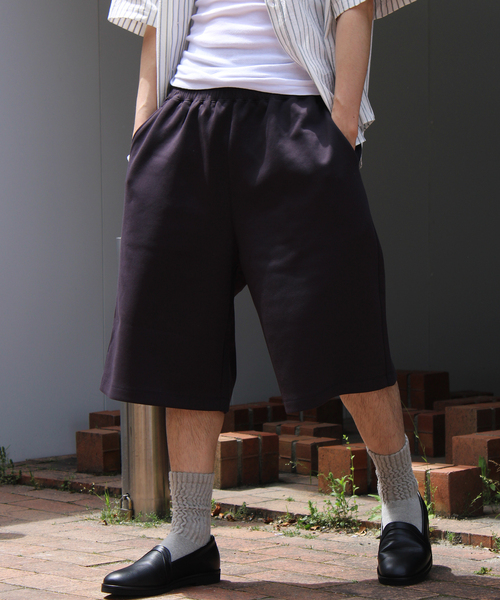 WISM(ウィズム)の「NAMELESSNESS / ネームレスネス SWEAT SHORTS(その他パンツ・メンズ・ブラック/ブラウン・3/2)」の2枚目の写真