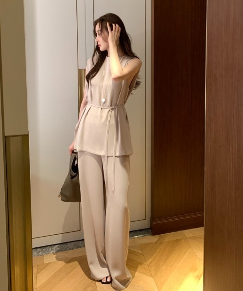 Aelina(エリナ)の「ノースリーブトップス&ハイウエストスラックスセットアップ(セットアップ・レディース・ベージュ/ブラック/ブルー/チャコールグレー/ネイビー/モカ/アイボリー・FREE)」の5枚目の写真