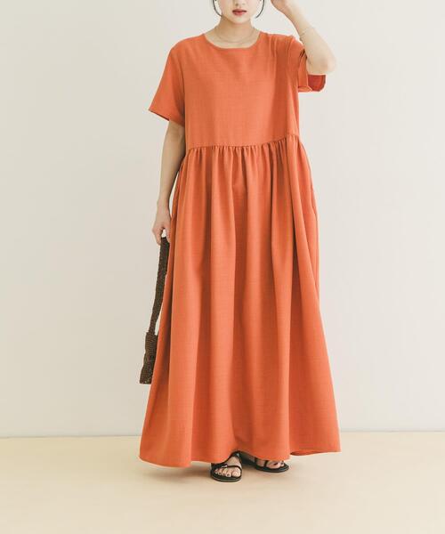ITEMS URBANRESEARCH(アイテムズ アーバンリサーチ)の「『イージーケア/接触冷感/UVカット』SMOOTH LINEN TOUCH ワンピース(ワンピース・レディース・オレンジ/チャコールグレー/ベージュ・FREE)」の3枚目の写真