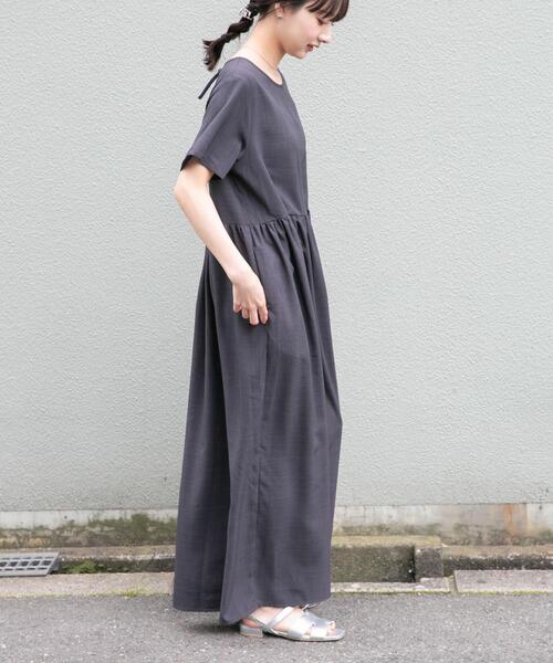 ITEMS URBANRESEARCH(アイテムズ アーバンリサーチ)の「『イージーケア/接触冷感/UVカット』SMOOTH LINEN TOUCH ワンピース(ワンピース・レディース・オレンジ/チャコールグレー/ベージュ・FREE)」の5枚目の写真