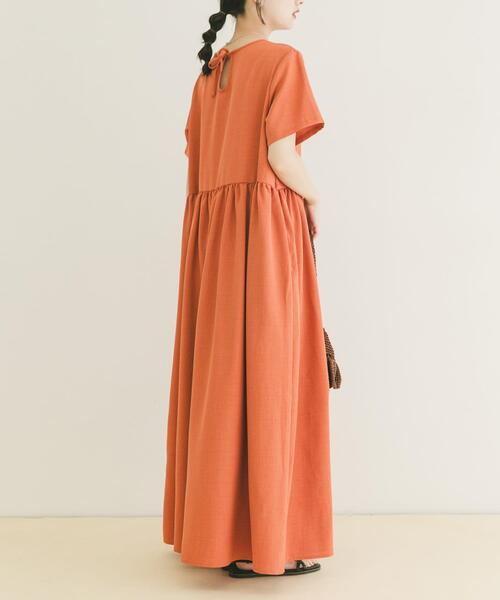 ITEMS URBANRESEARCH(アイテムズ アーバンリサーチ)の「『イージーケア/接触冷感/UVカット』SMOOTH LINEN TOUCH ワンピース(ワンピース・レディース・オレンジ/チャコールグレー/ベージュ・FREE)」の17枚目の写真