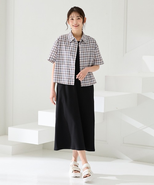 Honeys(ハニーズ)の「チェック柄ショートシャツ(シャツ/ブラウス・レディース・ブラウン系その他/ホワイト×ブルー/ネイビー系1/グレー×ホワイト・L/LL/M/S)」の5枚目の写真