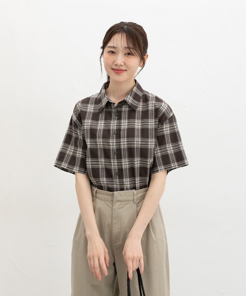 Honeys(ハニーズ)の「チェック柄ショートシャツ(シャツ/ブラウス・レディース・ブラウン系その他/ホワイト×ブルー/ネイビー系1/グレー×ホワイト・L/LL/M/S)」の10枚目の写真