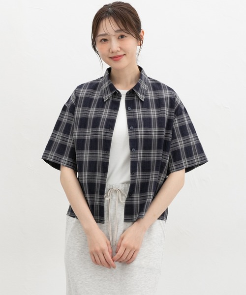 Honeys(ハニーズ)の「チェック柄ショートシャツ(シャツ/ブラウス・レディース・ブラウン系その他/ホワイト×ブルー/ネイビー系1/グレー×ホワイト・L/LL/M/S)」の15枚目の写真