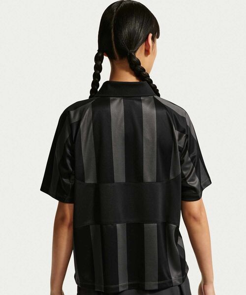 NIKE(ナイキ)の「ナイキ スポーツウェア ウィメンズ オーバーサイズド ジャージー / Nike Sportswear Women's Oversized Jersey IO0914-010 Black(ジャージ・レディース・ブラック・XL/S/M/L/XS)」の2枚目の写真
