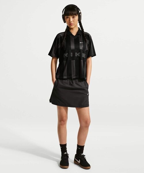 NIKE(ナイキ)の「ナイキ スポーツウェア ウィメンズ オーバーサイズド ジャージー / Nike Sportswear Women's Oversized Jersey IO0914-010 Black(ジャージ・レディース・ブラック・XL/S/M/L/XS)」の4枚目の写真