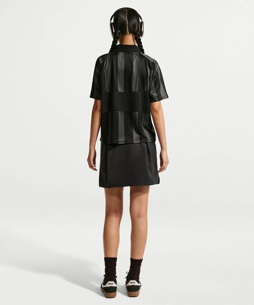 NIKE(ナイキ)の「ナイキ スポーツウェア ウィメンズ オーバーサイズド ジャージー / Nike Sportswear Women's Oversized Jersey IO0914-010 Black(ジャージ・レディース・ブラック・XL/S/M/L/XS)」の5枚目の写真