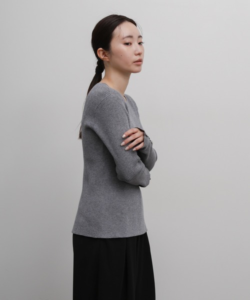 select MOCA Et(セレクトモカエト)の「【Et】Crew Neck Button Sleeve Knit(ニット/セーター・レディース・グレー/ブラック/ベージュ・FREE)」の9枚目の写真