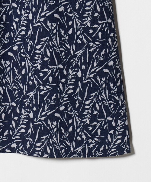 A DAY IN THE LIFE UNITED ARROWS（アデイインザライフユナイテッドアローズ）の「リップル フリルネック シャツワンピース＜A DAY IN THE LIFE＞（ワンピース・レディース・ダークブラウン/オフホワイト/ネイビー・FREE）」の5枚目の写真