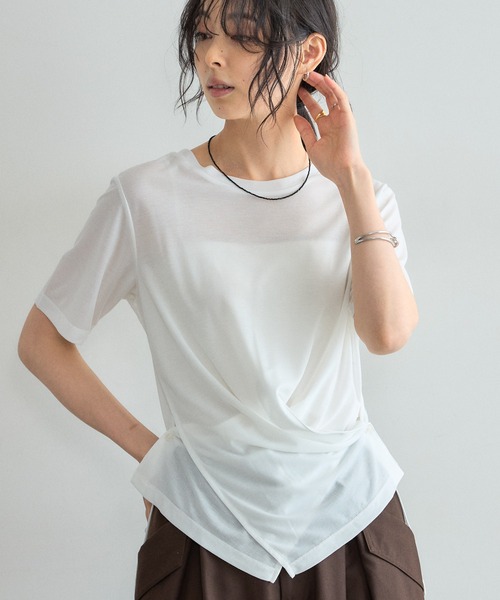 &. NOSTALGIA(アンドドットノスタルジア)の「フロントスリットマルチWAYプルオーバー(Tシャツ/カットソー・レディース・オフホワイト/モカ・FREE)」の5枚目の写真