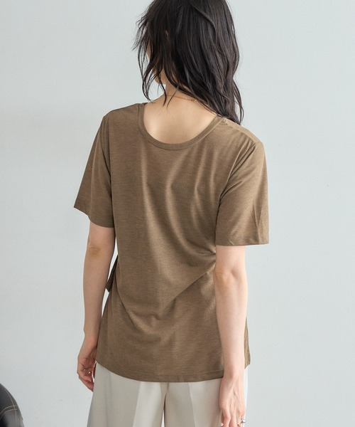 &. NOSTALGIA(アンドドットノスタルジア)の「フロントスリットマルチWAYプルオーバー(Tシャツ/カットソー・レディース・オフホワイト/モカ・FREE)」の10枚目の写真