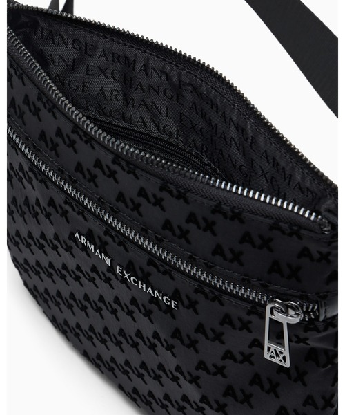 ARMANI EXCHANGE(アルマーニエクスチェンジ)の「【A|X アルマーニ エクスチェンジ】オールオーバーフロッキーロゴ フラットショルダーバッグ(ショルダーバッグ・メンズ・ブラック・FREE)」の5枚目の写真
