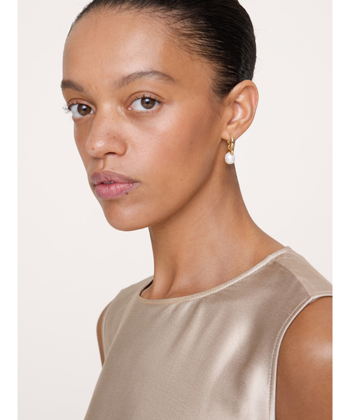 Banana Republic(バナナリパブリック)の「◆パール ドロップ ピアス(ピアス(両耳用)・レディース・シルバー/ゴールド・ONE SIZE)」の3枚目の写真