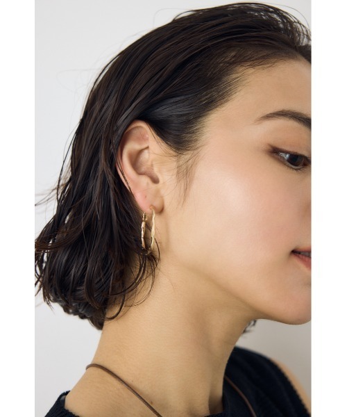 AZUL by moussy（アズールバイマウジー）の「ニュアンスフープピアス（ピアス（片耳用）・レディース・ゴールド/シルバー・FREE）」の8枚目の写真