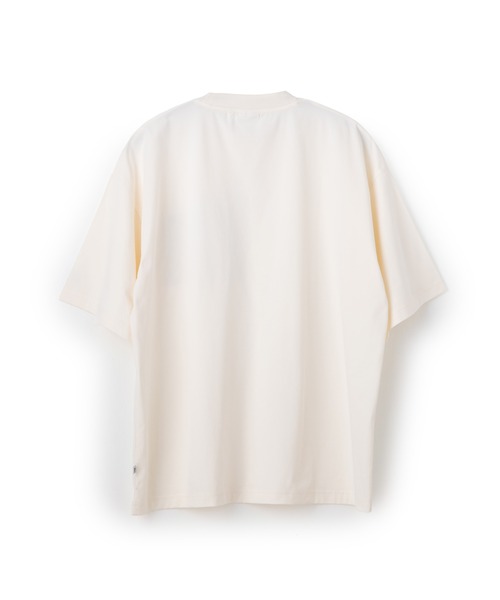 FILA(フィラ)の「ELEY KISHIMOTO×FILA POCKET TEE / イーリーキシモト×フィラ ポケットティーシャツ(Tシャツ/カットソー・レディース・ダークカーキ/オフホワイト・L/XL/S/M)」の3枚目の写真