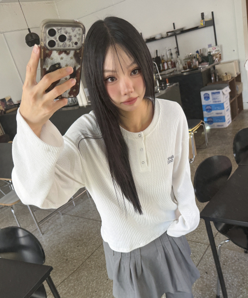 muahmuah（ムーアムーア）の「ワッフルピグメントヘンリーネック長袖Tシャツ[ホワイト]（Tシャツ/カットソー・レディース・その他・FREE）」の3枚目の写真