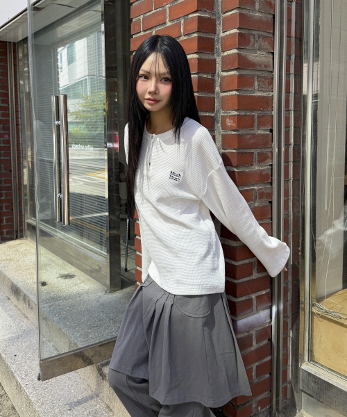 muahmuah（ムーアムーア）の「ワッフルピグメントヘンリーネック長袖Tシャツ[ホワイト]（Tシャツ/カットソー・レディース・その他・FREE）」の8枚目の写真