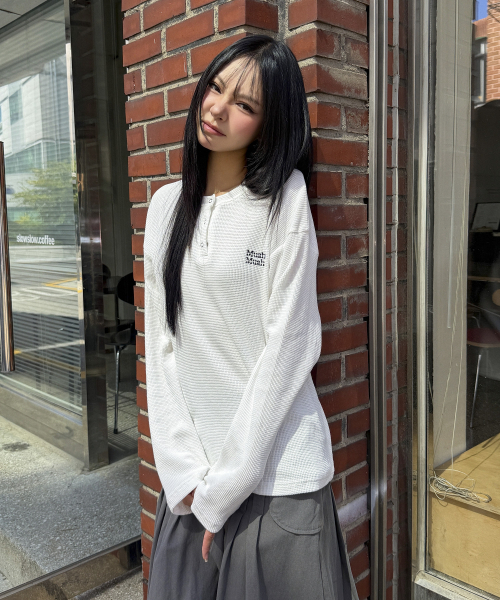 muahmuah（ムーアムーア）の「ワッフルピグメントヘンリーネック長袖Tシャツ[ホワイト]（Tシャツ/カットソー・レディース・その他・FREE）」の9枚目の写真