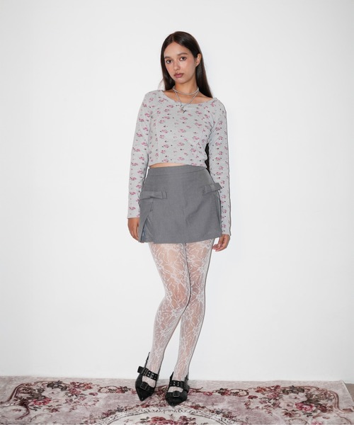 IMARI(イマリ)の「【 IMARI / イマリ 】 バック アウト フラワー トップス(Tシャツ/カットソー・レディース・グレー・M/L)」の2枚目の写真