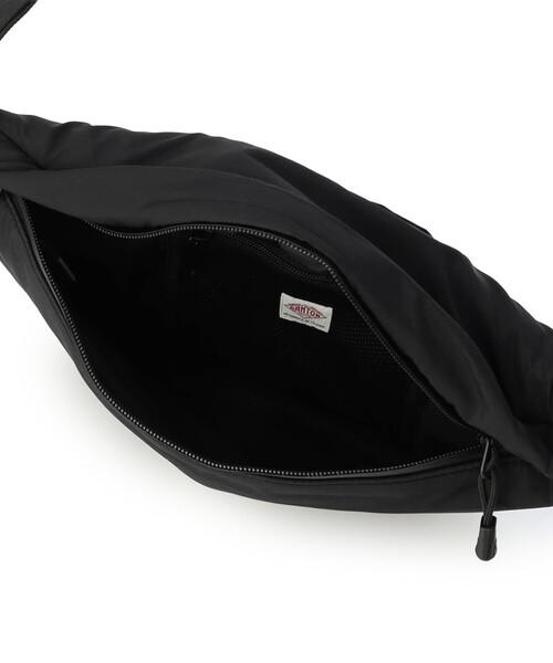 DANTON（ダントン）の「CHEMIN VERT 4.2 - Polyester Taffeta Sling Bag（ボディバッグ/ウエストポーチ・レディース・アイボリー/ブラック/グレー/ライトグリーン/マスタード・-）」の22枚目の写真