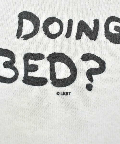 FRUIT OF THE LOOM(フルーツオブザルーム)の「【USED】90’s FRUIT OF THE LOOM “What Am I Doing Out Of Bed” アート スウェット USA製(スウェット・メンズ・ホワイト・LARGE)」の3枚目の写真
