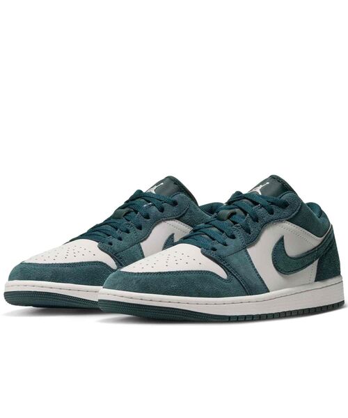 JORDAN BRAND(ジョーダンブランド)の「エア ジョーダン 1 LOW メンズシューズ / Air Jordan 1 Low Men's Shoes 553558-303 Midnight Spruce(スニーカー・メンズ・ダークグリーン・26/29.5/29/30/28.5/28/25.5/27.5/26.5/27/25)」の5枚目の写真