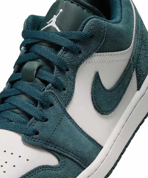 JORDAN BRAND(ジョーダンブランド)の「エア ジョーダン 1 LOW メンズシューズ / Air Jordan 1 Low Men's Shoes 553558-303 Midnight Spruce(スニーカー・メンズ・ダークグリーン・26/29.5/29/30/28.5/28/25.5/27.5/26.5/27/25)」の7枚目の写真