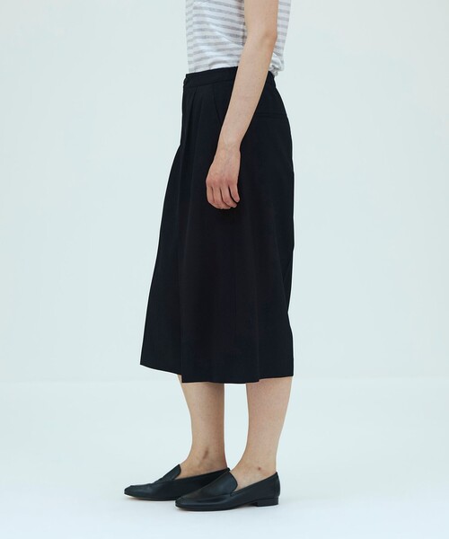 GALERIE VIE(ギャルリー ヴィー)の「ウーステッドウールギャバジン ハーフパンツ(その他パンツ・レディース・ネイビー・32/36)」の4枚目の写真