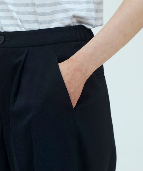 GALERIE VIE(ギャルリー ヴィー)の「ウーステッドウールギャバジン ハーフパンツ(その他パンツ・レディース・ネイビー・32/36)」の8枚目の写真
