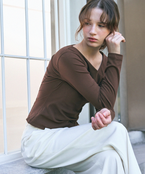 DRAWFIT WOMEN（ドローフィットウーマン）の「カーブ シャーリングタック ロングスリーブTシャツ [チャコール]（Tシャツ/カットソー・レディース・その他・SMALL/MEDIUM）」の9枚目の写真