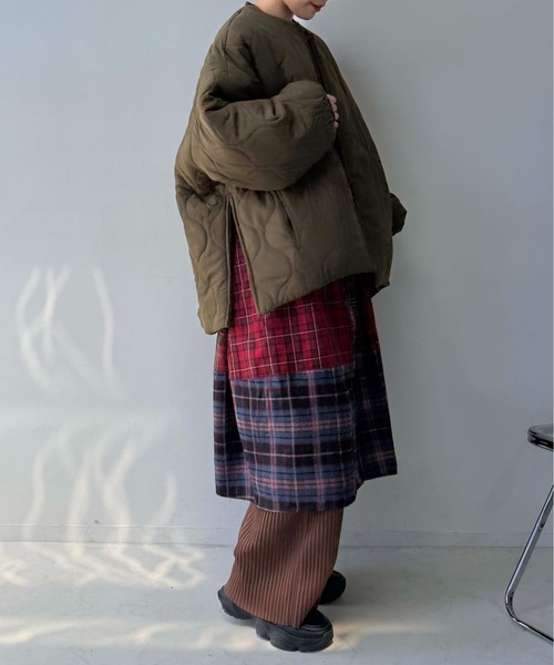 AS KNOW AS plus(アズノゥアズプラス)の「☆サイドファスナーキルティングブルゾン(ブルゾン・レディース・カーキ/アイボリー/ブラック・FREE)」の12枚目の写真