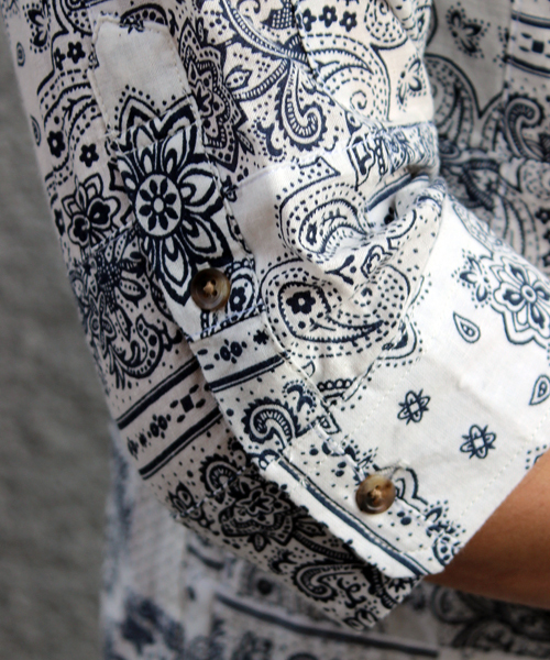 MIND BLOW(マインドブロウ)の「【国内生地】ペイズリーシャツ(七分、ホリゾンタルカラー)(シャツ/ブラウス・メンズ・レッド系その他/ブルー系その他・SMALL/LARGE/MEDIUM)」の6枚目の写真