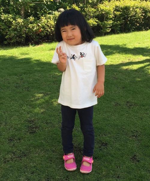 coen（コーエン）の「【coen キッズ】コーエン限定Disney(ディズニー)ポケットTシャツ(MICKEY&MINIIE)（100～150cm)（Tシャツ/カットソー・キッズ・ダークグレー/オフホワイト・130/110/140/150/100/120）」の4枚目の写真