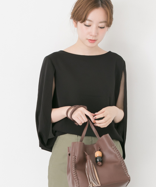 URBAN RESEARCH（アーバンリサーチ）の「マントスリーブブラウス（シャツ/ブラウス・レディース・ブラック/ボルドー・FREE）」の2枚目の写真